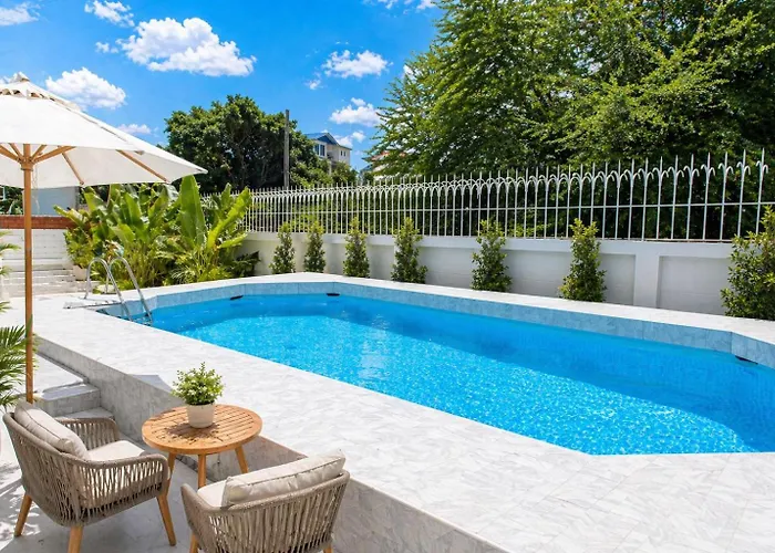 Villa Private Pool Style, Heart In Bkk ,metro,cabaret Show,rca, Jodd Fair,chatuchak *